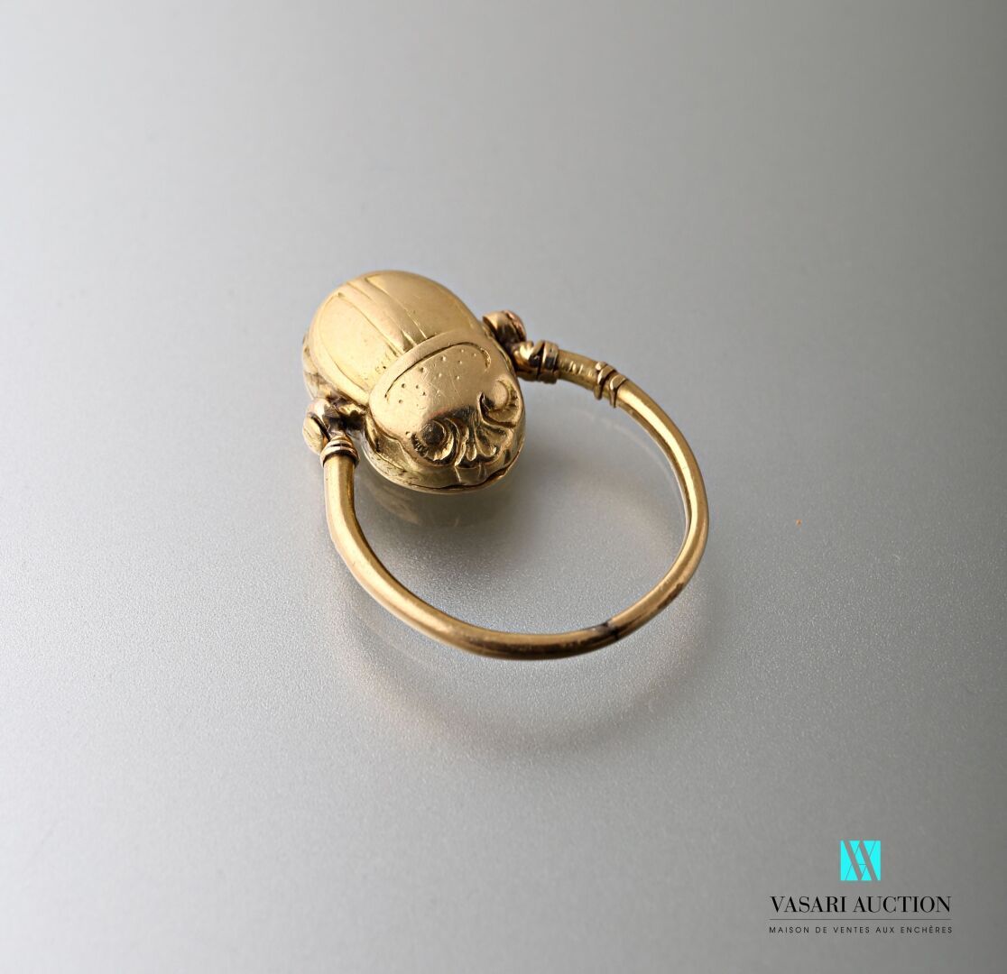 Null Bague de la fin du XIXème siècle, en or jaune 750 millièmes, l'anneau rond &hellip;