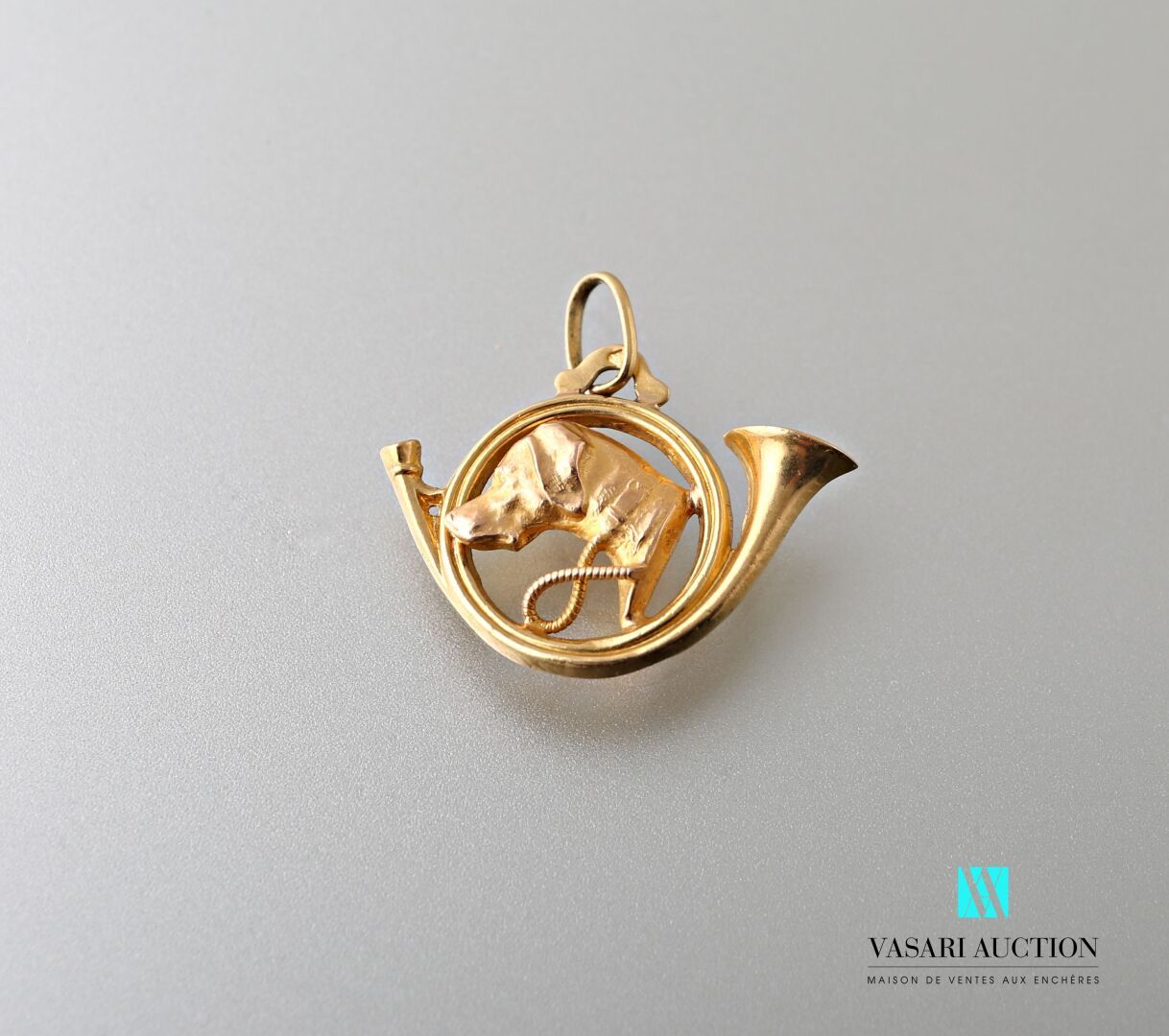 Null Charm of venery in yellow gold 750 thousandths in the shape of horn of hunt&hellip;