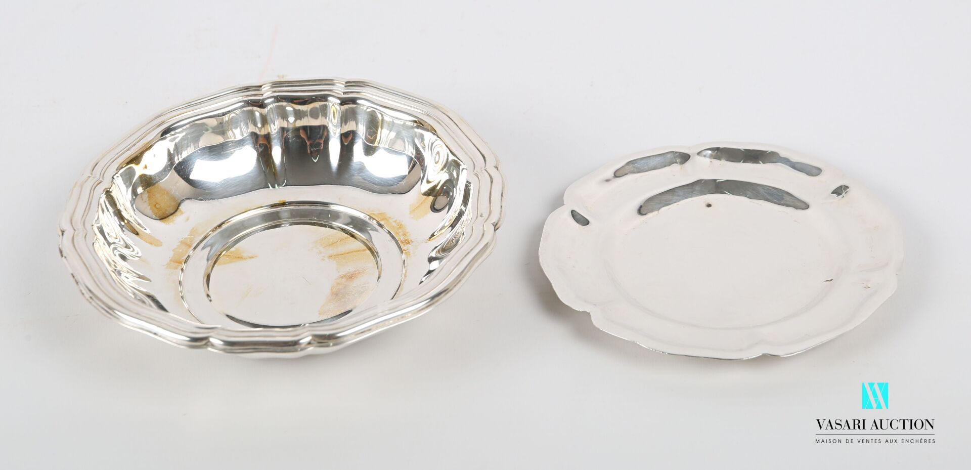 Null Silberset bestehend aus einer runden, hohlen Schale aus 800-Millimeter-Silb&hellip;