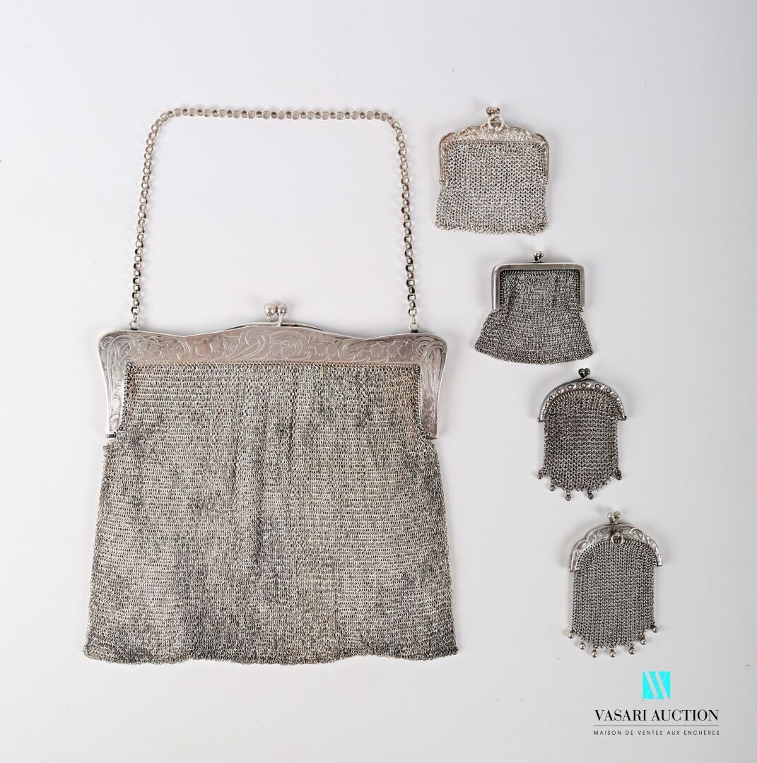 Null Set in argento comprendente un sacchetto a rete, la cui montatura è decorat&hellip;
