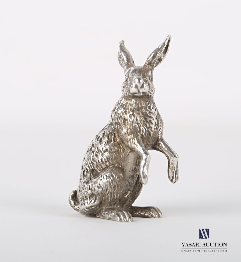 Null Soggetto in argento raffigurante una lepre seduta.

Peso: 125,58 g - Altezz&hellip;