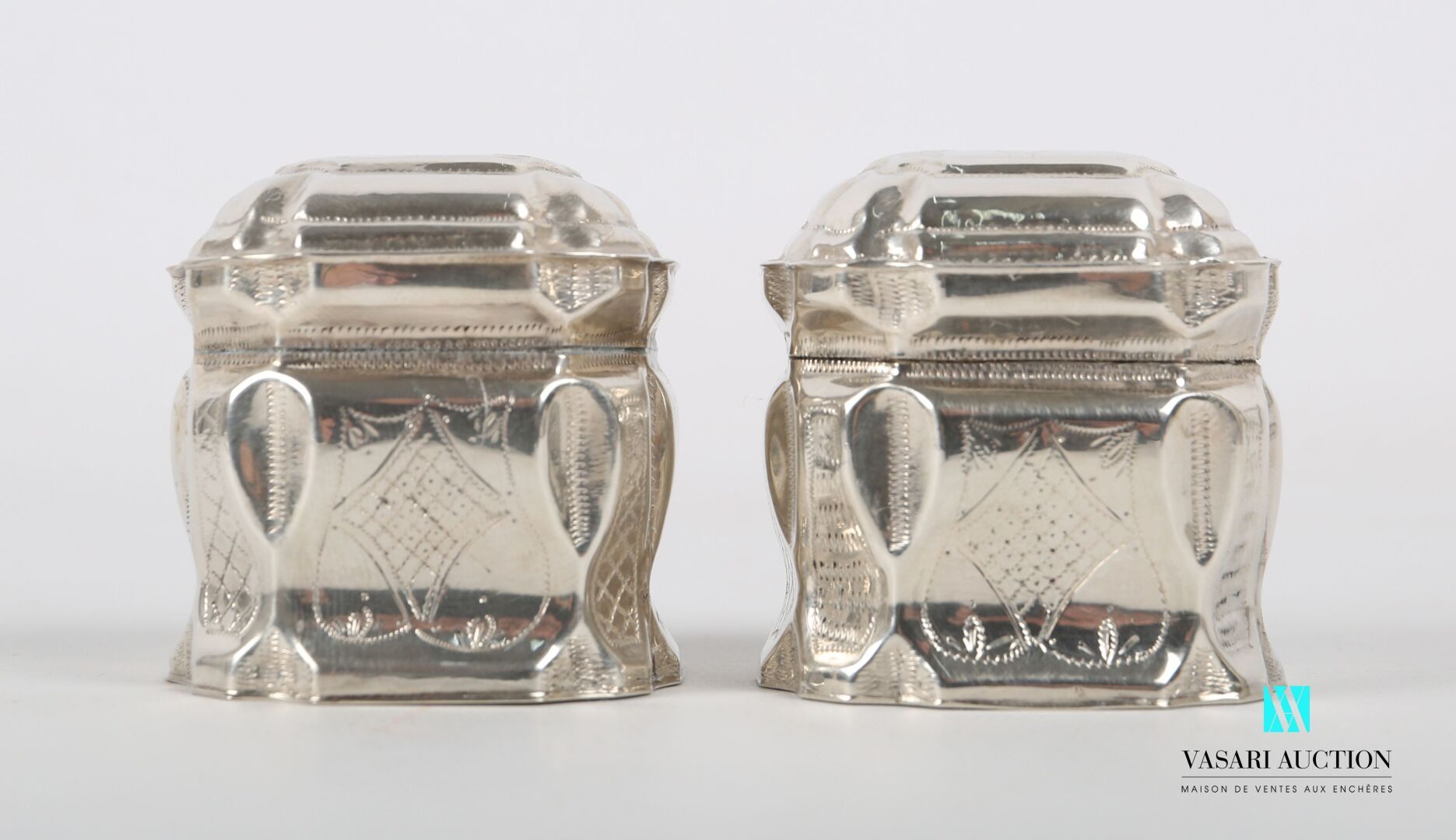 Null Pair of rectangular boxes with ointment out of silver 835 thousandths, the &hellip;