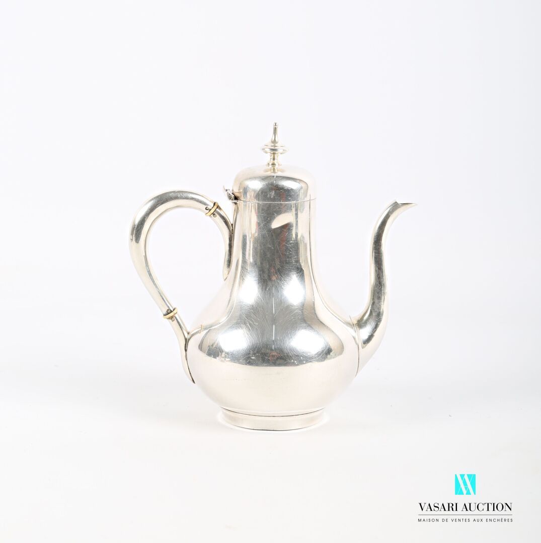 Null Silver egoiste pot on a flat bottom, the plain baluster body, the spout of &hellip;