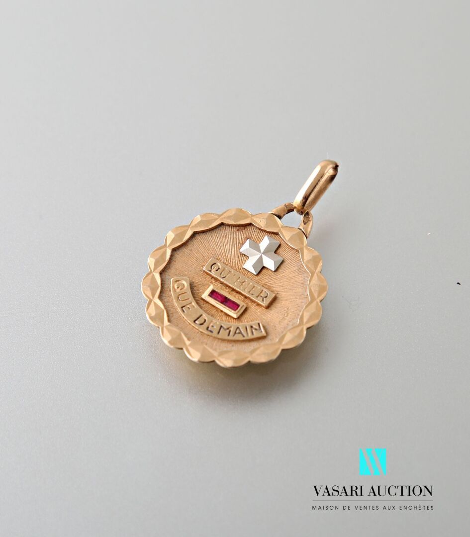 Null A. Augis, medaglia rotonda in oro rosa 750 millesimi, la circonferenza fest&hellip;