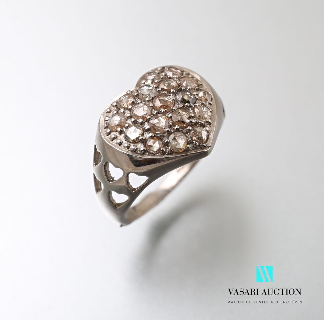 Null Anillo de plata en forma de corazón pavimentado con diamantes de color cham&hellip;