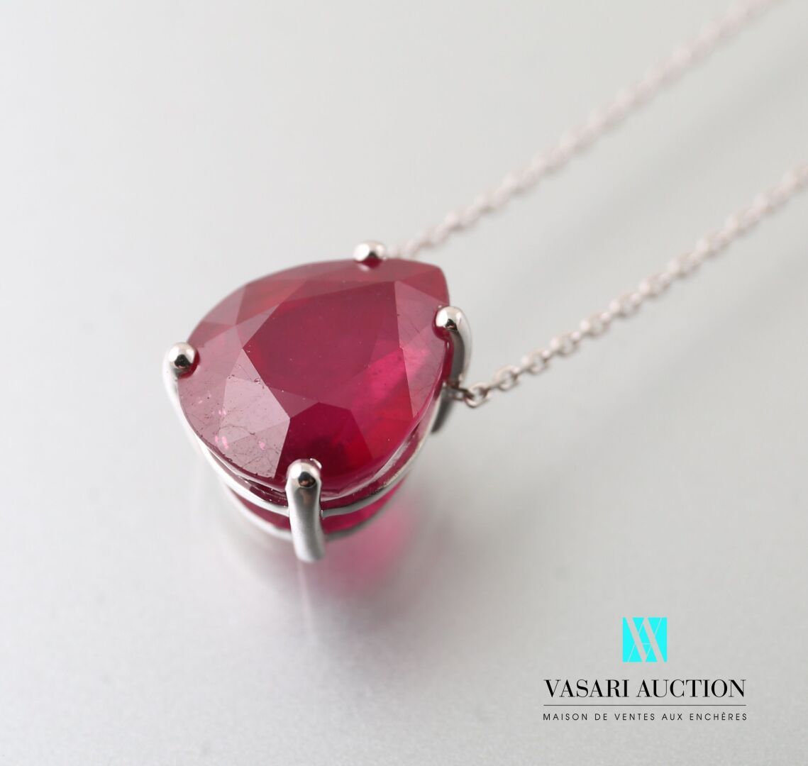 Null White gold necklace with a pendant set with a pear-cut ruby of about 6 cara&hellip;