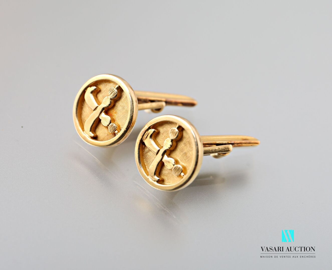 Null Pair of cufflinks in yellow gold 750 thousandths, round guilloche motifs wi&hellip;