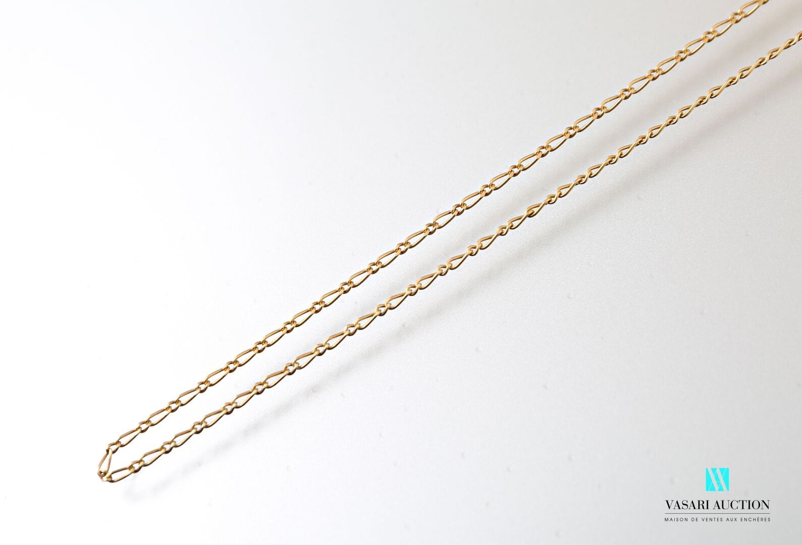 Null Chain in yellow gold 750 thousandths alternated mesh 3,6 g. Length 44 cm.