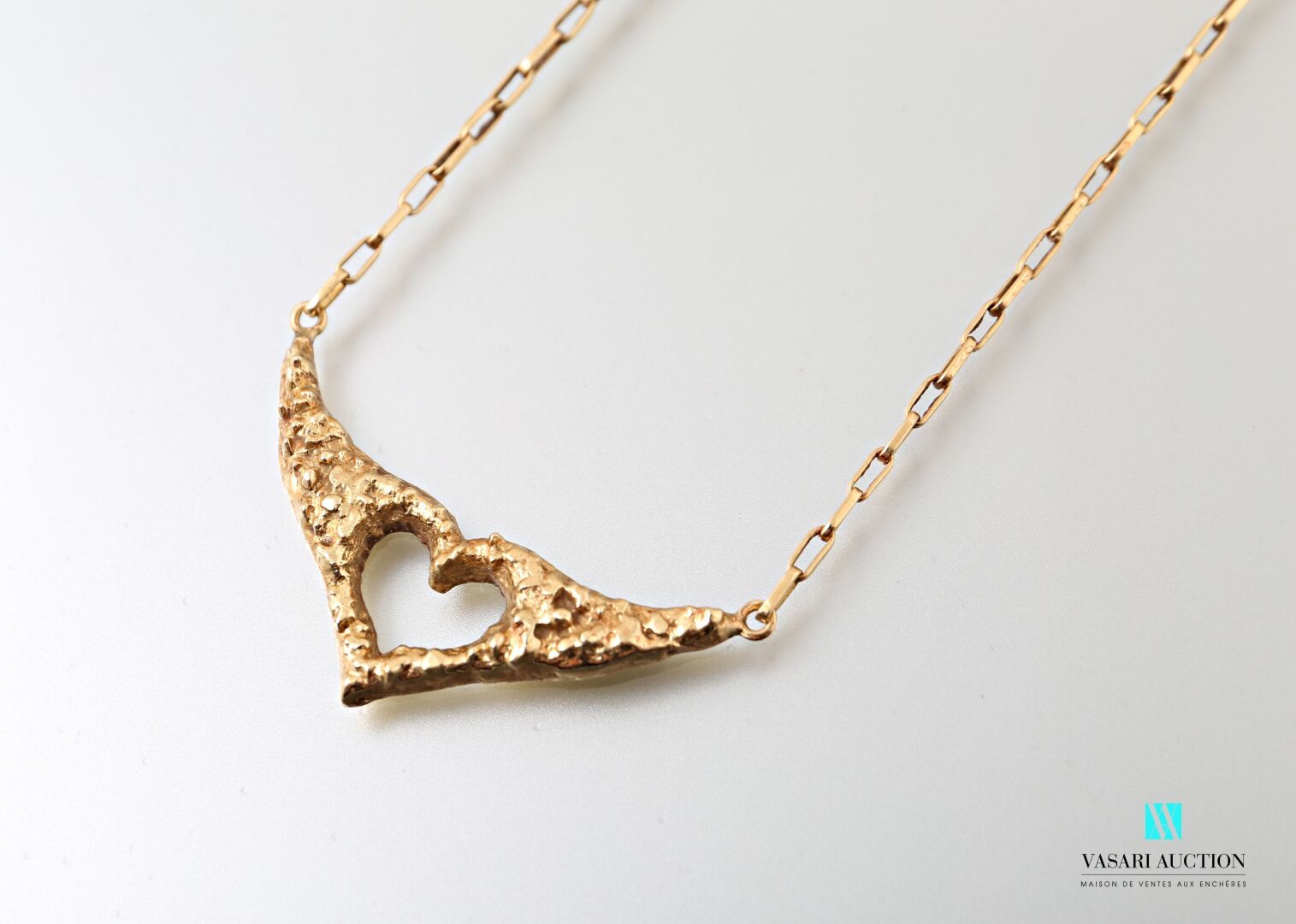 Null Halskette aus 750er Gelbgold mit zentralem Motiv eines durchbrochenen Herze&hellip;