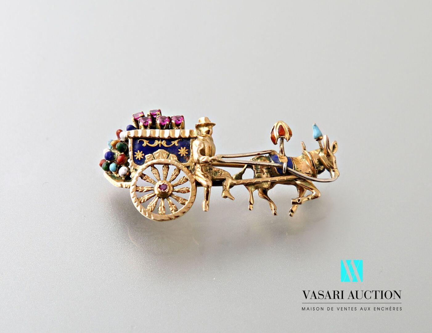 Null Brooch in yellow gold 750 thousandths "Cart drawn by a donkey", enamelled p&hellip;