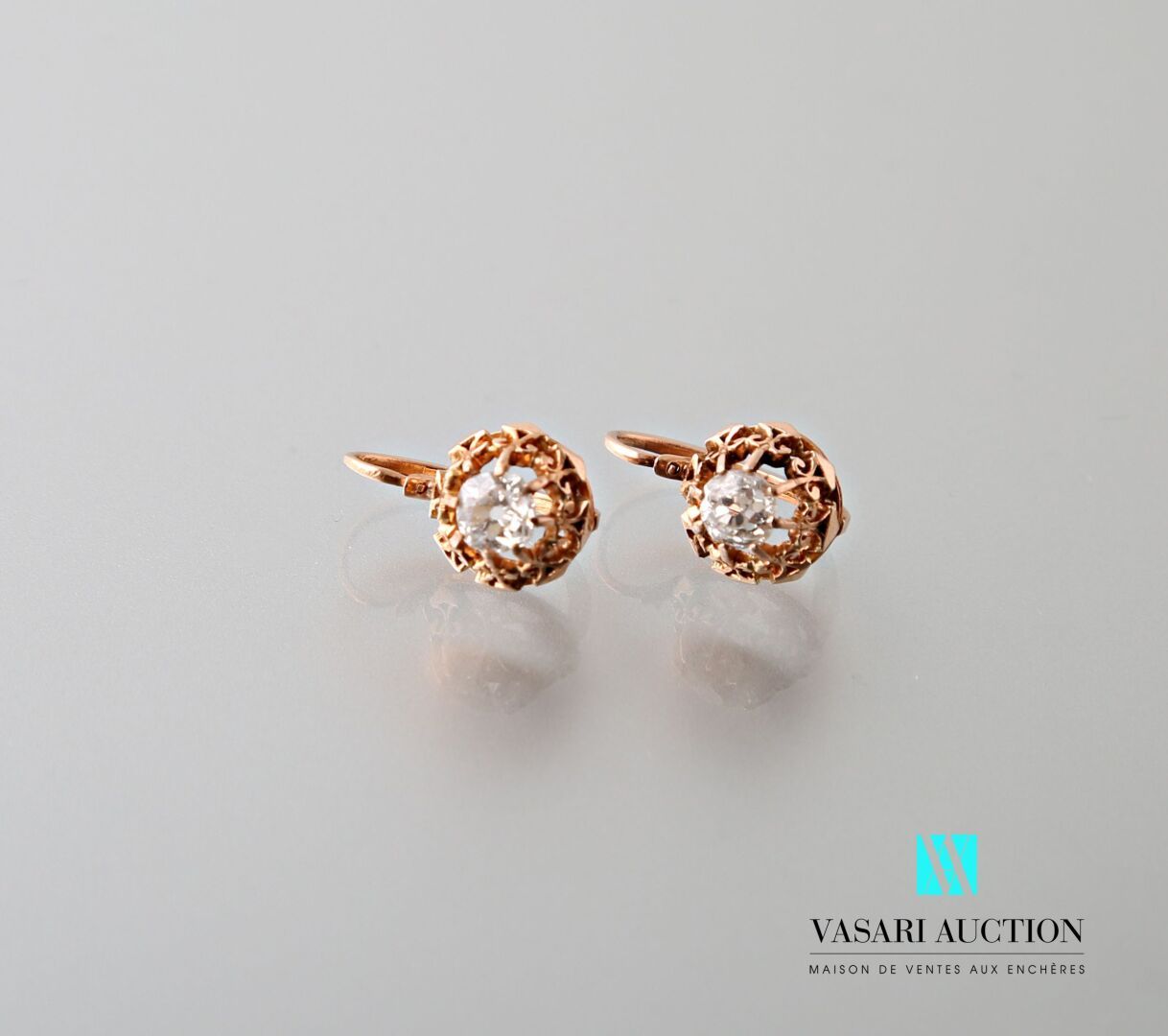 Null Pair of pink gold dormeuses 750 thousandths set with old cut diamonds of ap&hellip;
