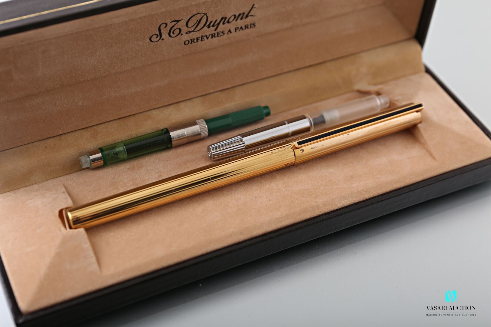 Null ST Dupont, a gold-plated ink pen, the nib in gold 750 thousandth, numbered &hellip;