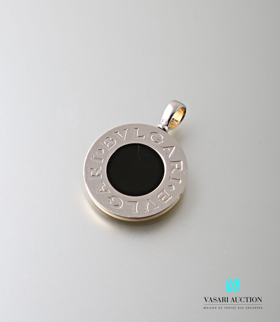 Null Bulgari, round pendant in yellow gold 750 thousandths and steel, one side i&hellip;