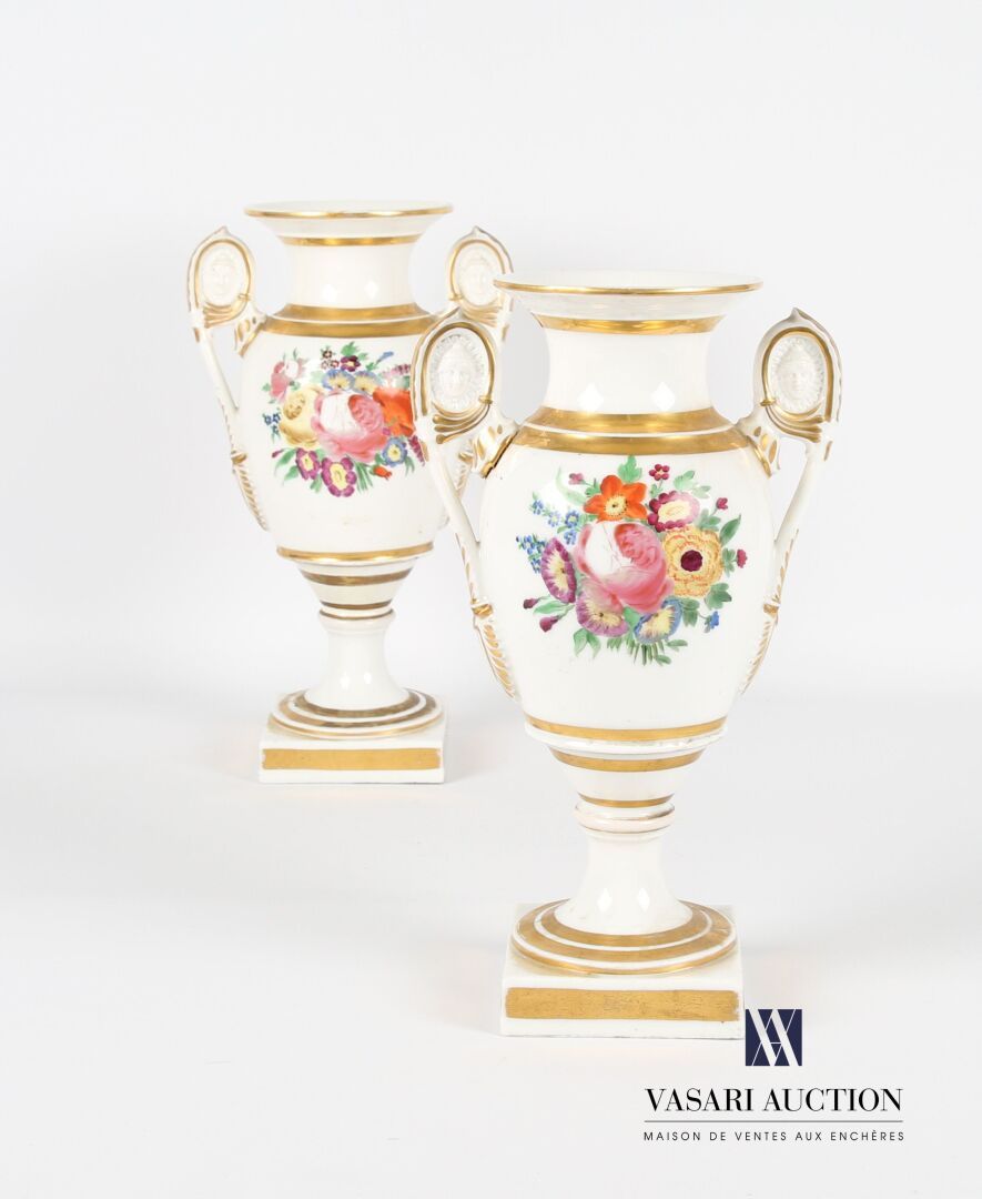 Null Pair of baluster vases with polychrome decoration and gold highlights stand&hellip;