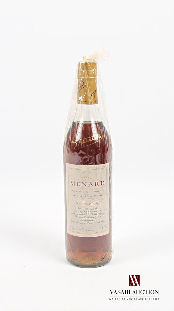 Null 1瓶大精品香槟干邑 "特级储备 "MÉNARD
	70 cl - 40°。状况极佳。N : 3厘米。
