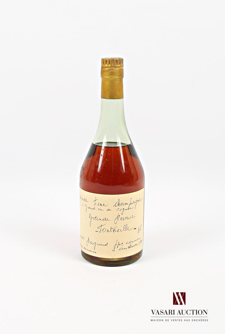 Null 1瓶Grande Fine Champagne Cognac "Grande Réserve" FONTVIELLE 放在M. Ragnaud身上。
&hellip;