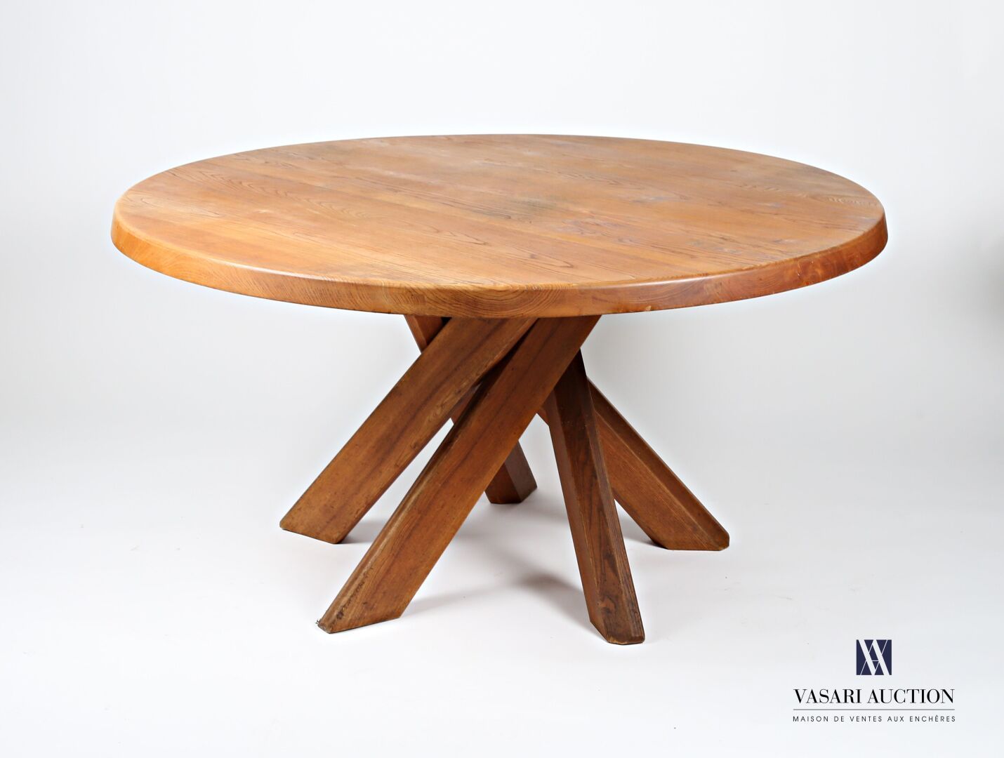 Null CHAPO Pierre (1927-1987) 
Table en orme modèle T21, le plateau de forme ron&hellip;
