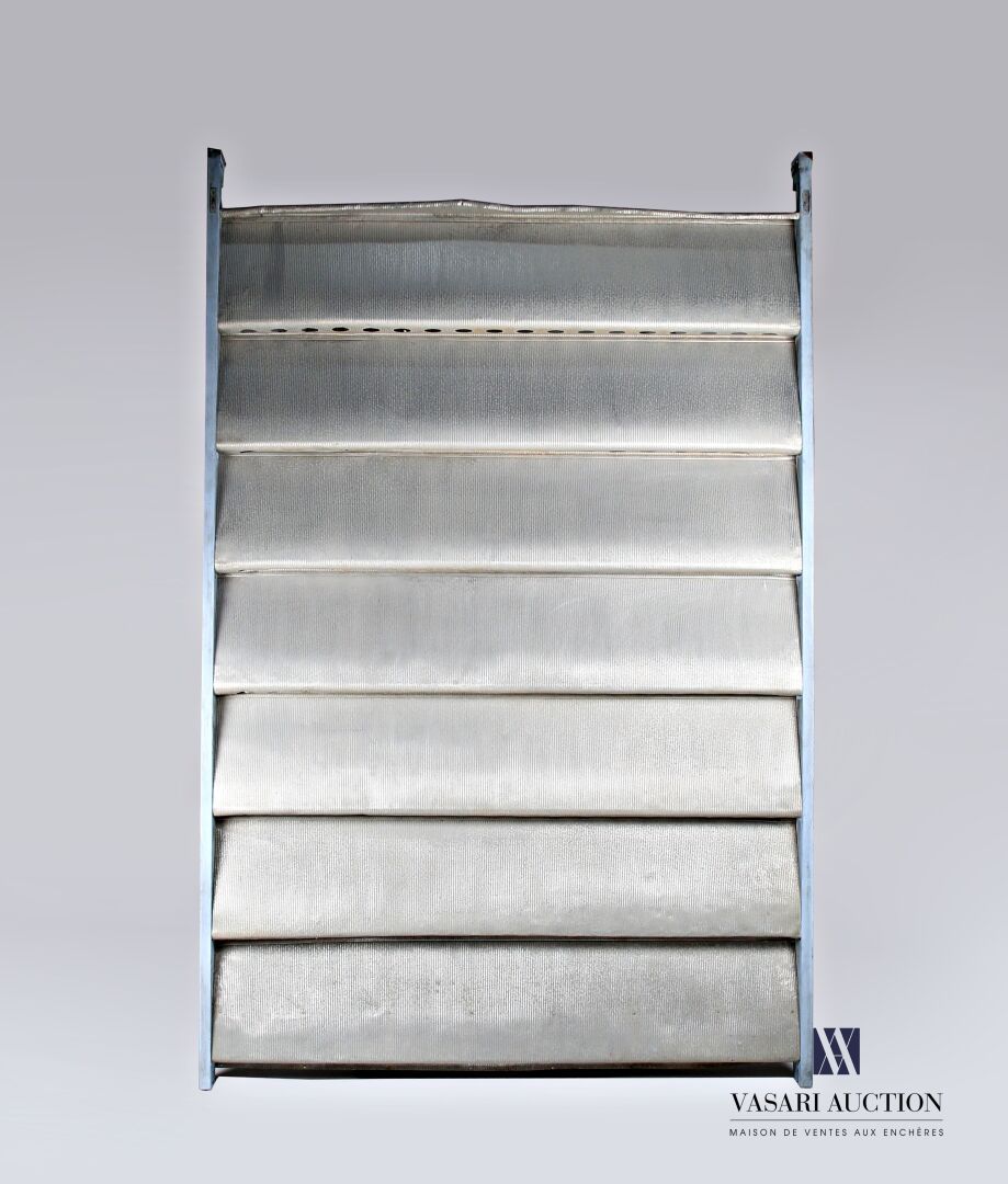 Null PROUVÉ Jean (1901-1984)
Panel parasol "Ondes" - 1964
Aluminio estampado, es&hellip;
