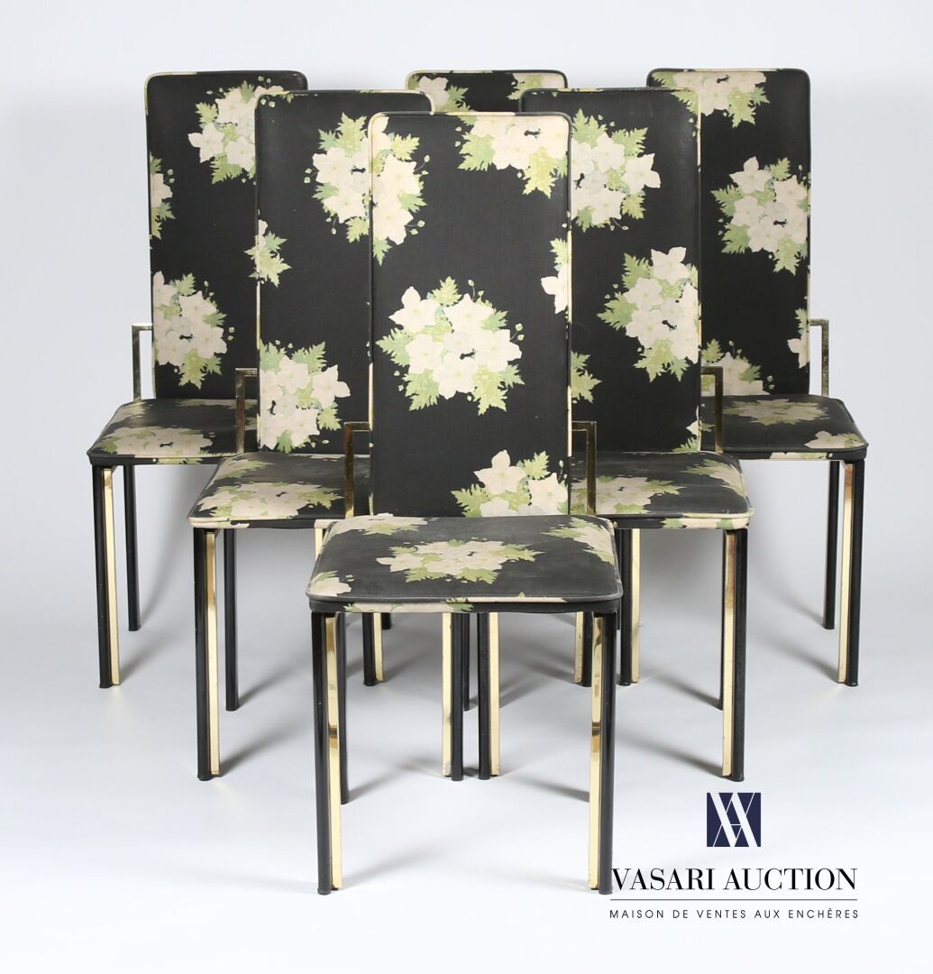 Null 让-克劳德-马黑 (生于1944年)
一套六把餐椅，直的长方形靠背两侧有两个黄铜凹槽，它们靠在四个黑漆金属腿上，上面装饰有黄铜棒的回忆。
70/80年&hellip;
