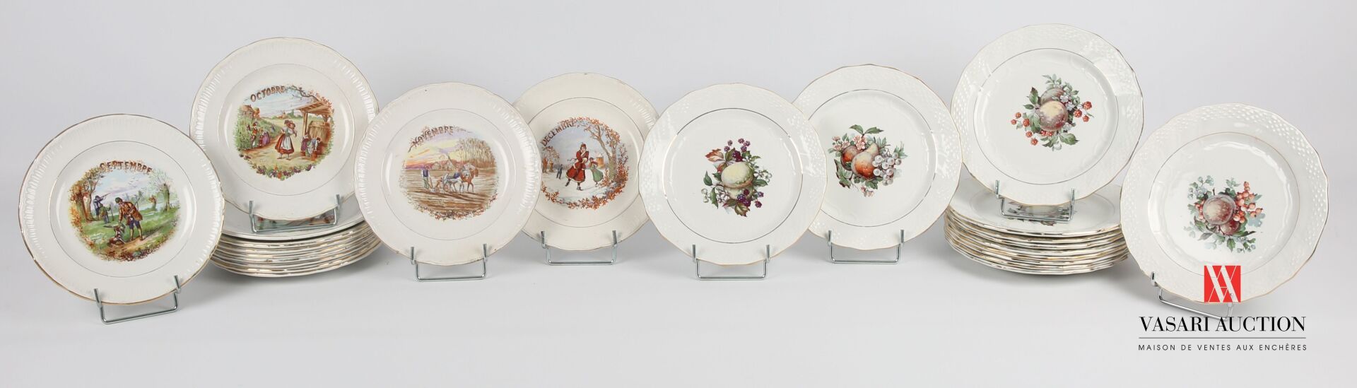 Null SAINT AMAND Manufacture of 
Suite of twelve dessert plates with polychrome &hellip;