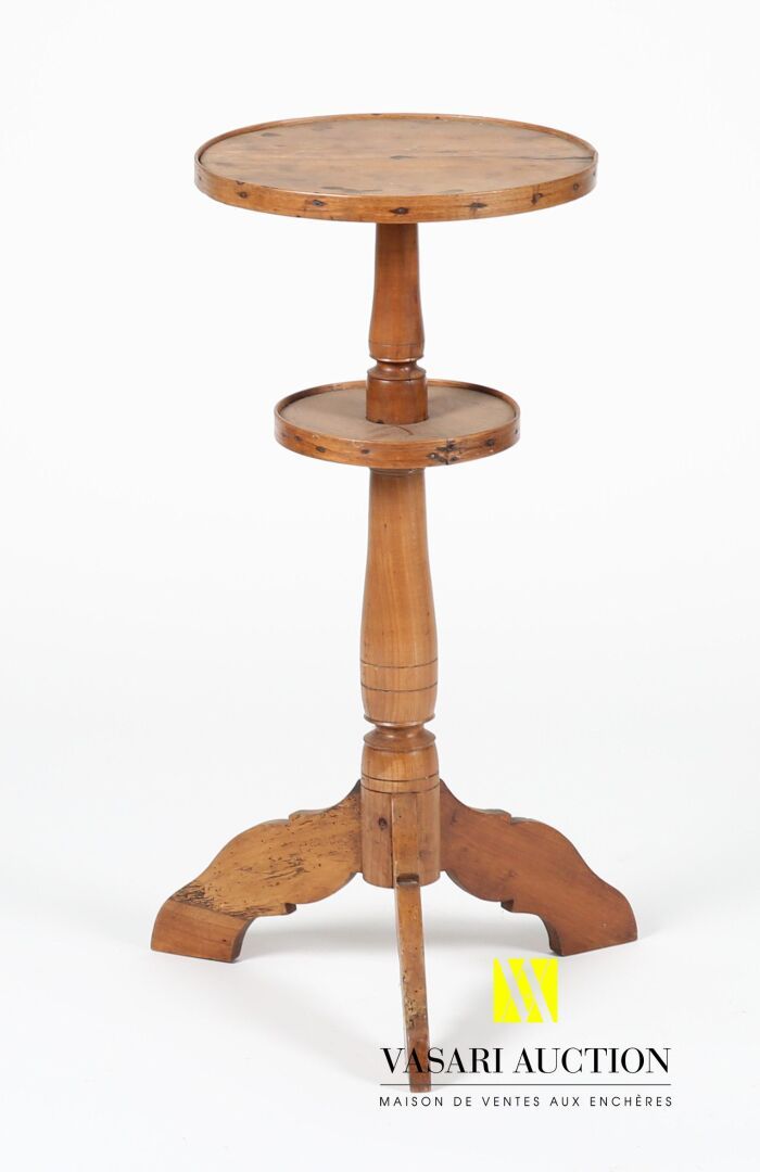 Null Pequeña mesa pedestal en madera natural, la tapa redonda descansa sobre un &hellip;