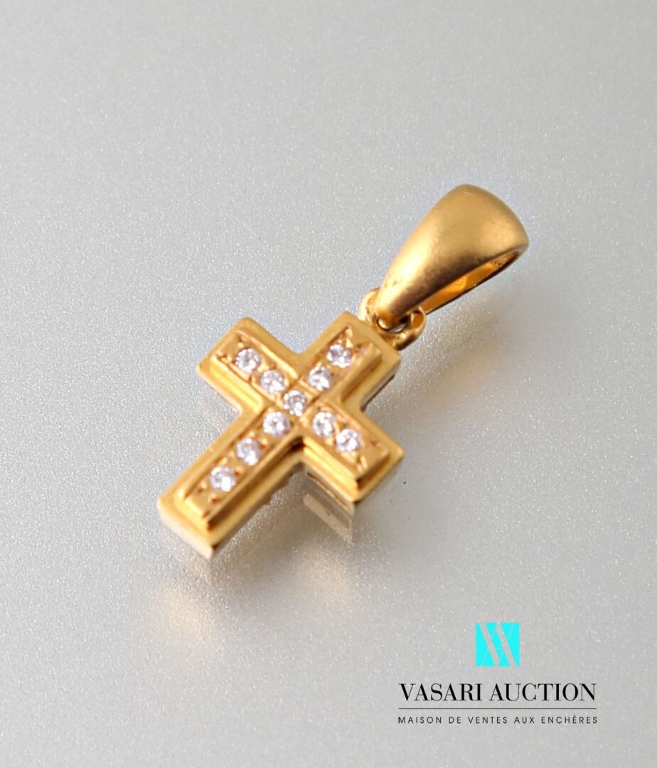 Null Pendant cross in yellow gold 750 thousandths set with ten small diamonds of&hellip;