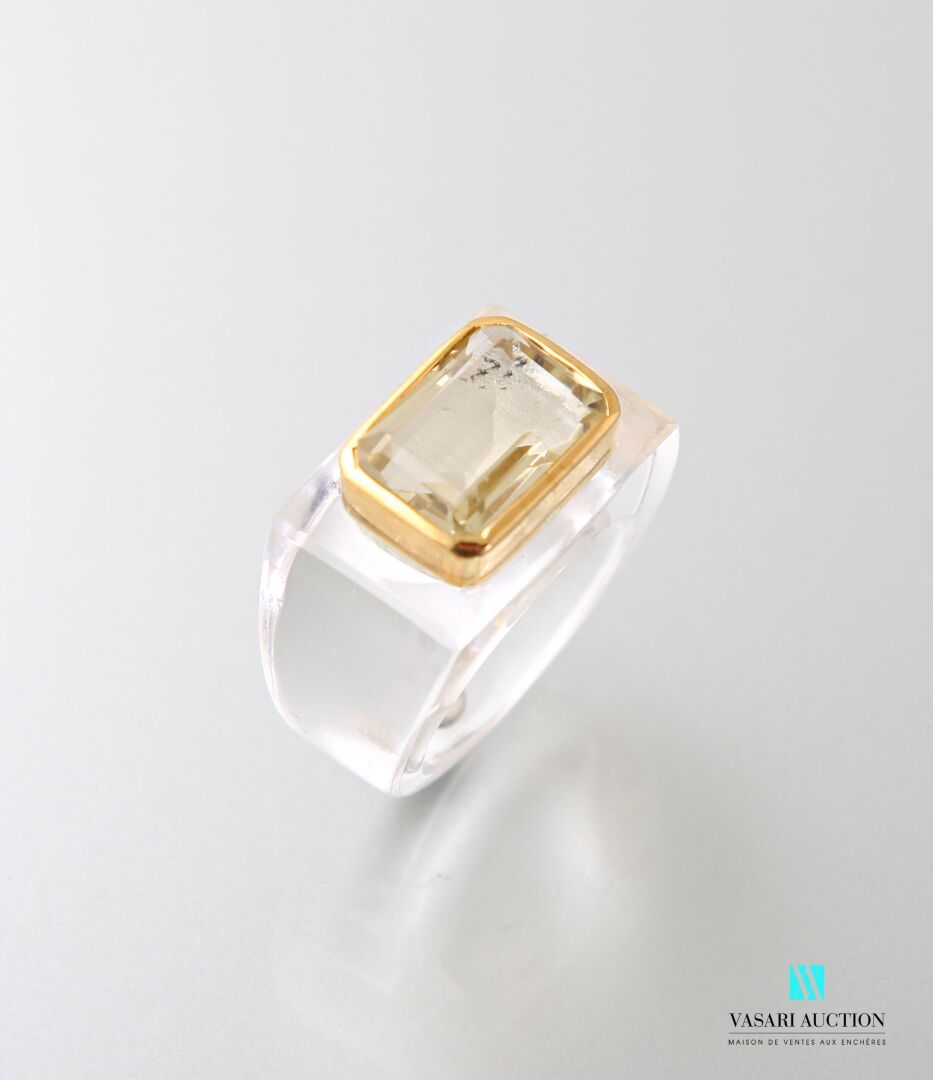 Null Ring set with a rectangular green quartz in vermeil closed setting 
Gross w&hellip;