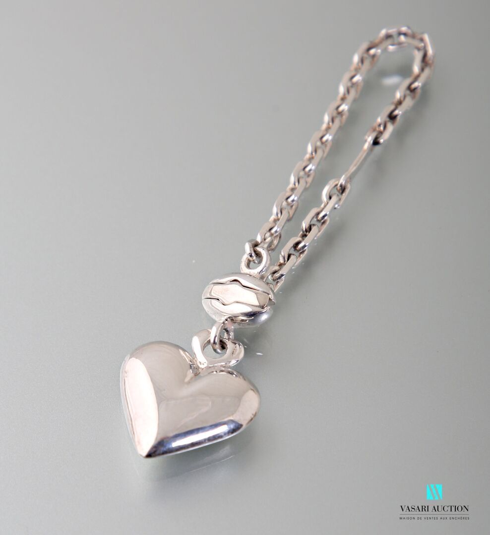 Null 925千分之一银钥匙圈，装饰有一个心形的forçat链。
重量 : 20,13 g