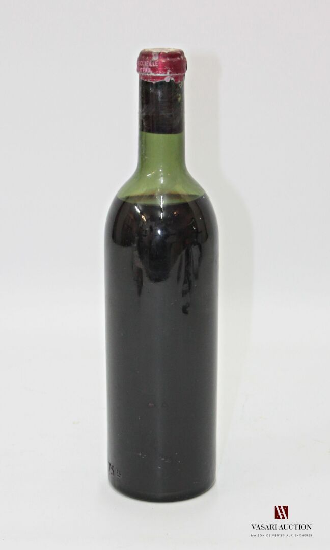 Null 1 bouteille	Château LATOUR A POMEROL	Pomerol	1955
	Sans étiquette. Jupe de &hellip;