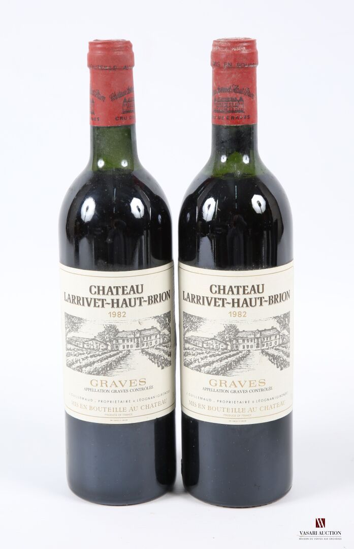 Null 2 bouteilles	Château LARRIVET HAUT BRION	Graves	1982
	Et. Impeccables. N : &hellip;