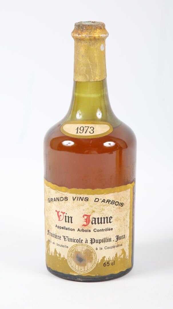Null 1 bouteille	VIN JAUNE mise Fruitière Vinicole à Pupillin		1973
	Et. Tachée.&hellip;