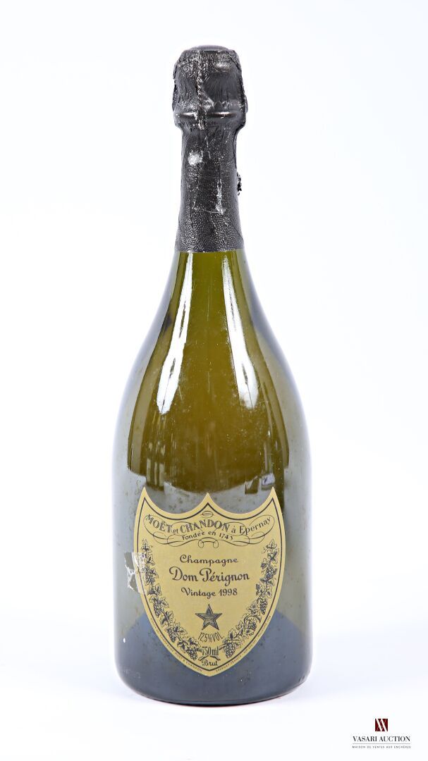 Null 1 Flasche Champagner DOM PÉRIGNON Brut 1998.
	Et. Und Kappe tadellos. N: 0,&hellip;