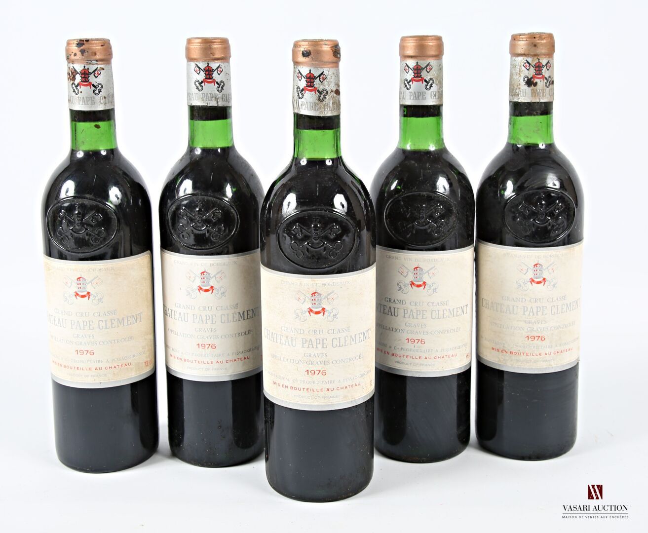 Null 5 bouteilles	Château PAPE CLÉMENT	Graves GCC	1976
	Et. Tachées. N : bas gou&hellip;