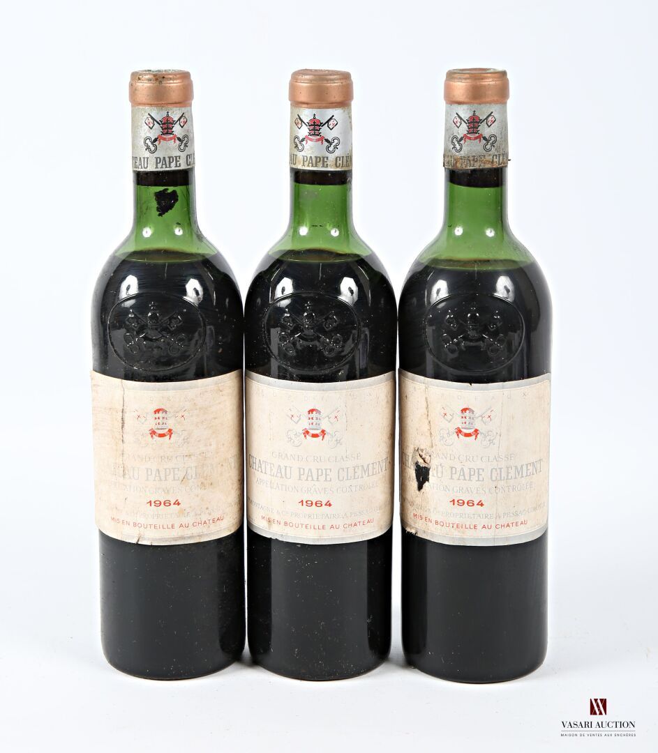 Null 3 瓶 Château PAPE CLÉMENT Graves GCC 1964
	Et.有污点（1处破损）。N: 2 ht/mid-shoulder&hellip;