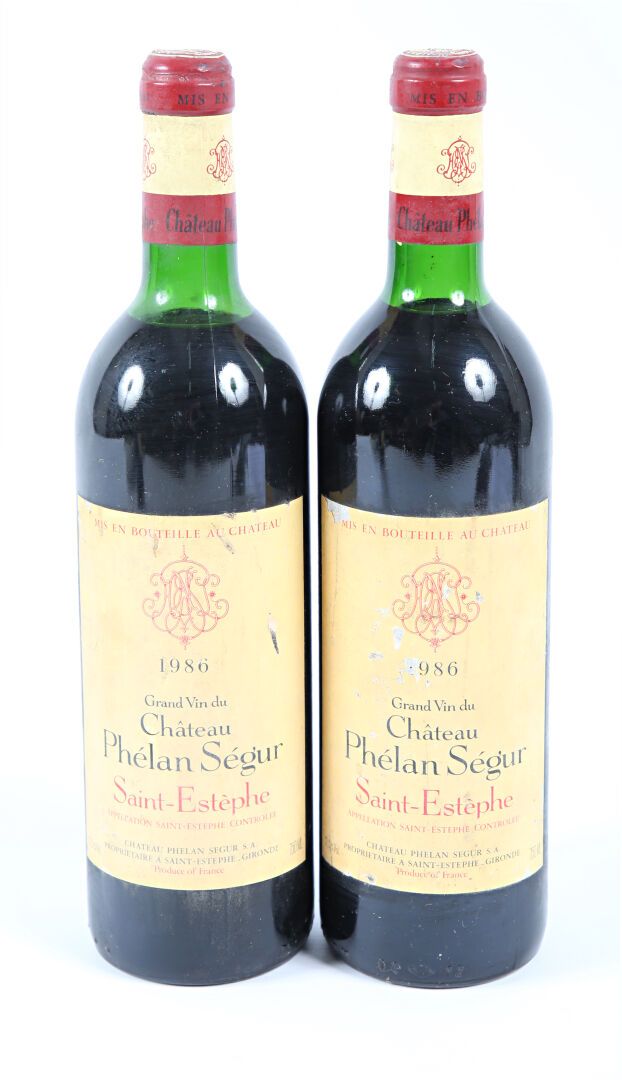Null 2瓶Château PHÉLAN SÉGUR St Estèphe 1986圣埃斯泰夫酒庄葡萄酒
	Et.有污渍和磨损。N: 1瓶低颈/高肩，1瓶高肩&hellip;