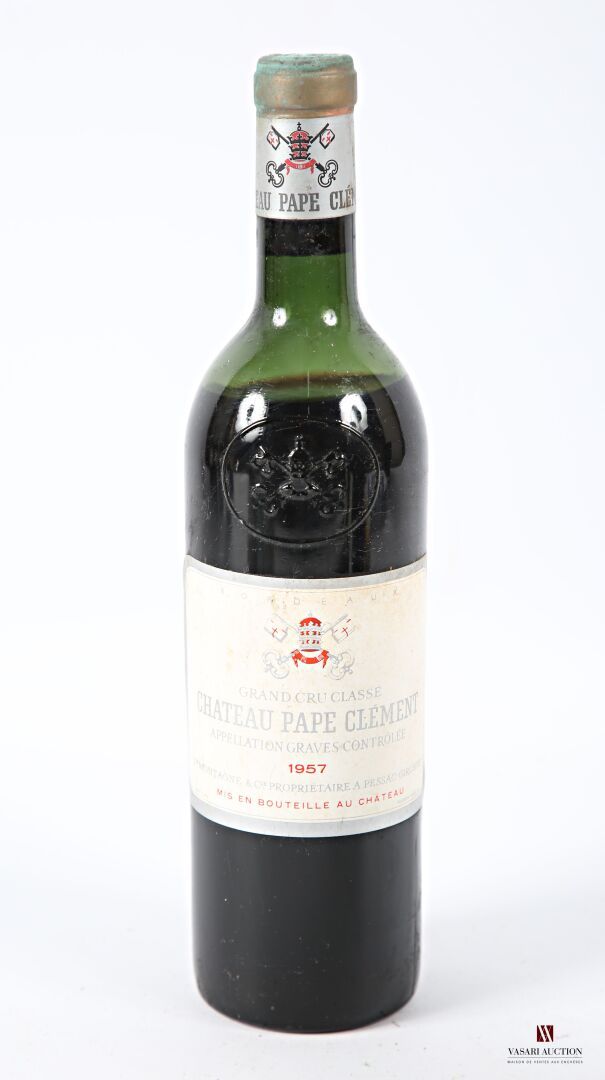 Null 1 bottle Château PAPE CLÉMENT Graves GCC 1957
	Et. Stained. N: mid shoulder&hellip;