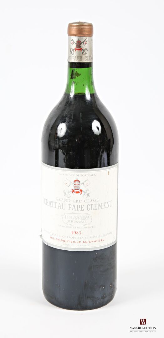 Null 1 magnum Château PAPE CLÉMENT Graves GCC 1983
	Et. 有一点污渍，一侧皱巴巴的。N：瓶颈较低。
