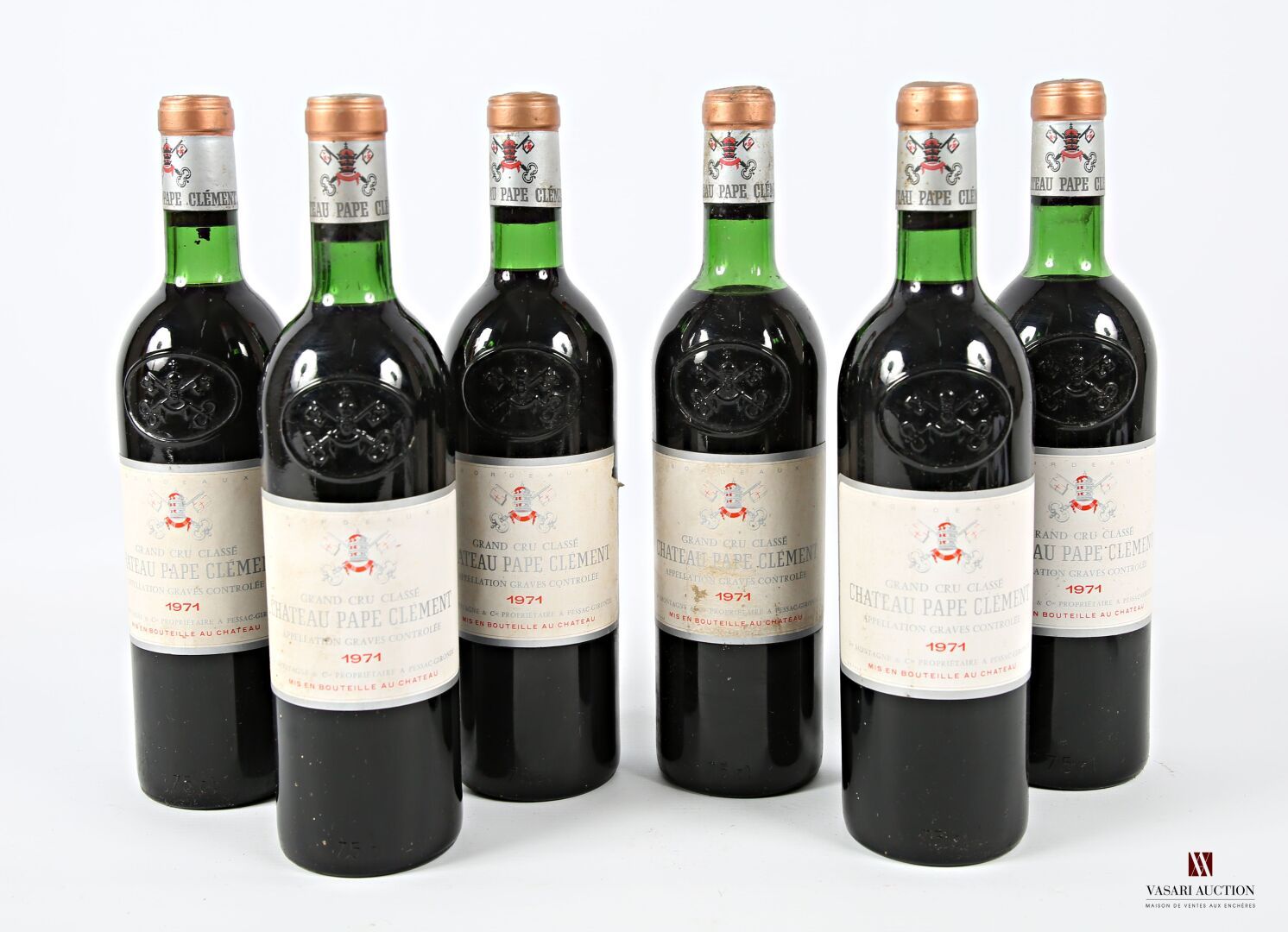 Null 6 瓶 Château PAPE CLÉMENT Graves GCC 1971
	Et.染色（1处小撕裂）。N: 2瓶低颈，2瓶低颈/高肩、
	1瓶&hellip;