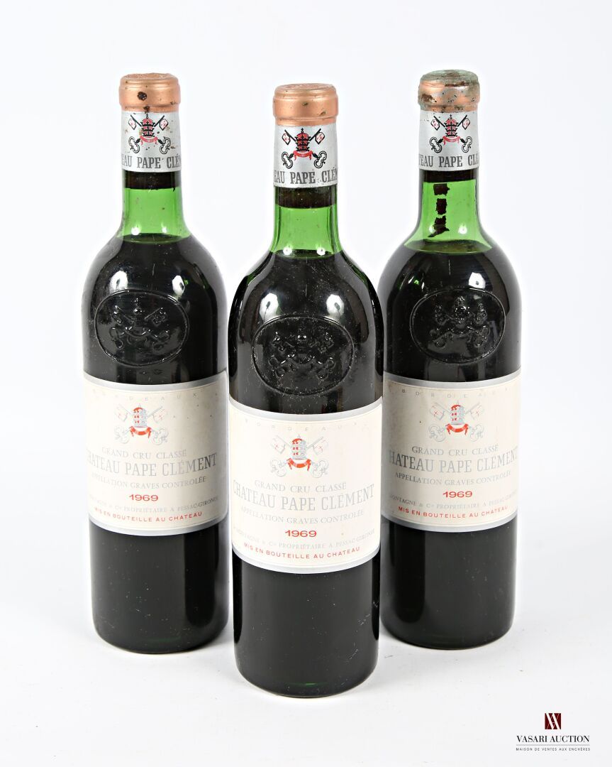 Null 3瓶Château PAPE CLÉMENT Graves GCC，1969年
	Et.有点污渍。N: 1瓶低颈/高肩，1瓶高肩、
	1瓶高/中肩（+&hellip;