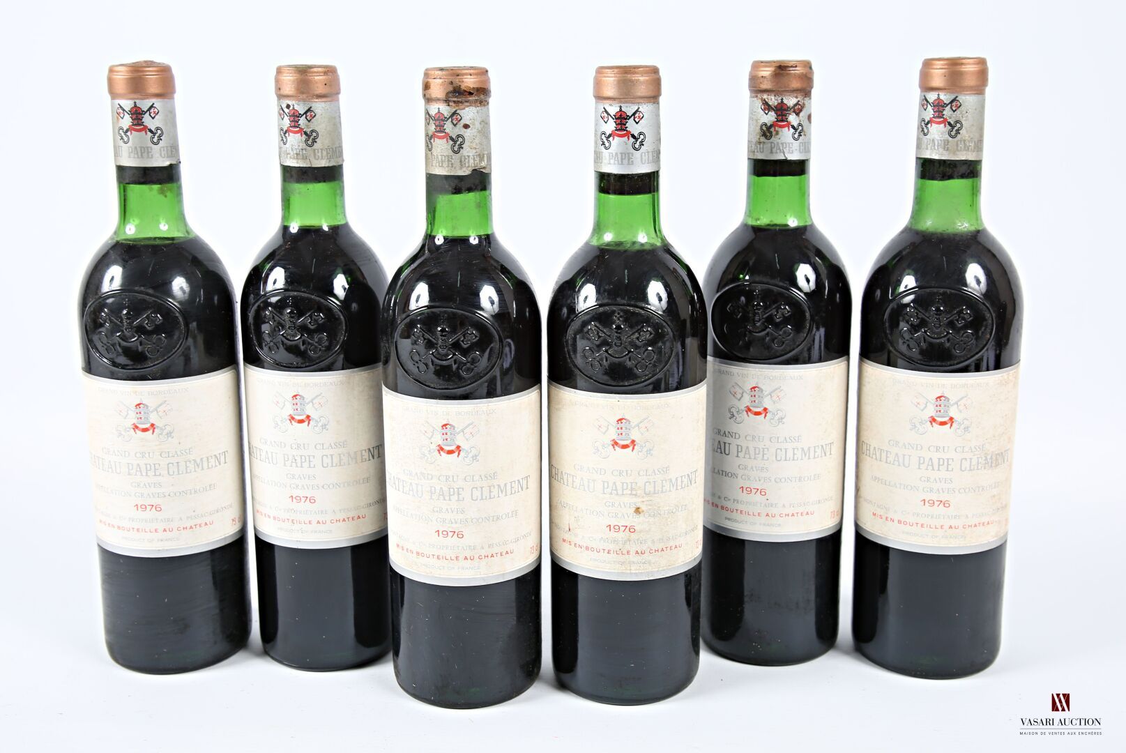 Null 6 bouteilles	Château PAPE CLÉMENT	Graves GCC	1976
	Et. Tachées. N : 2 bas g&hellip;