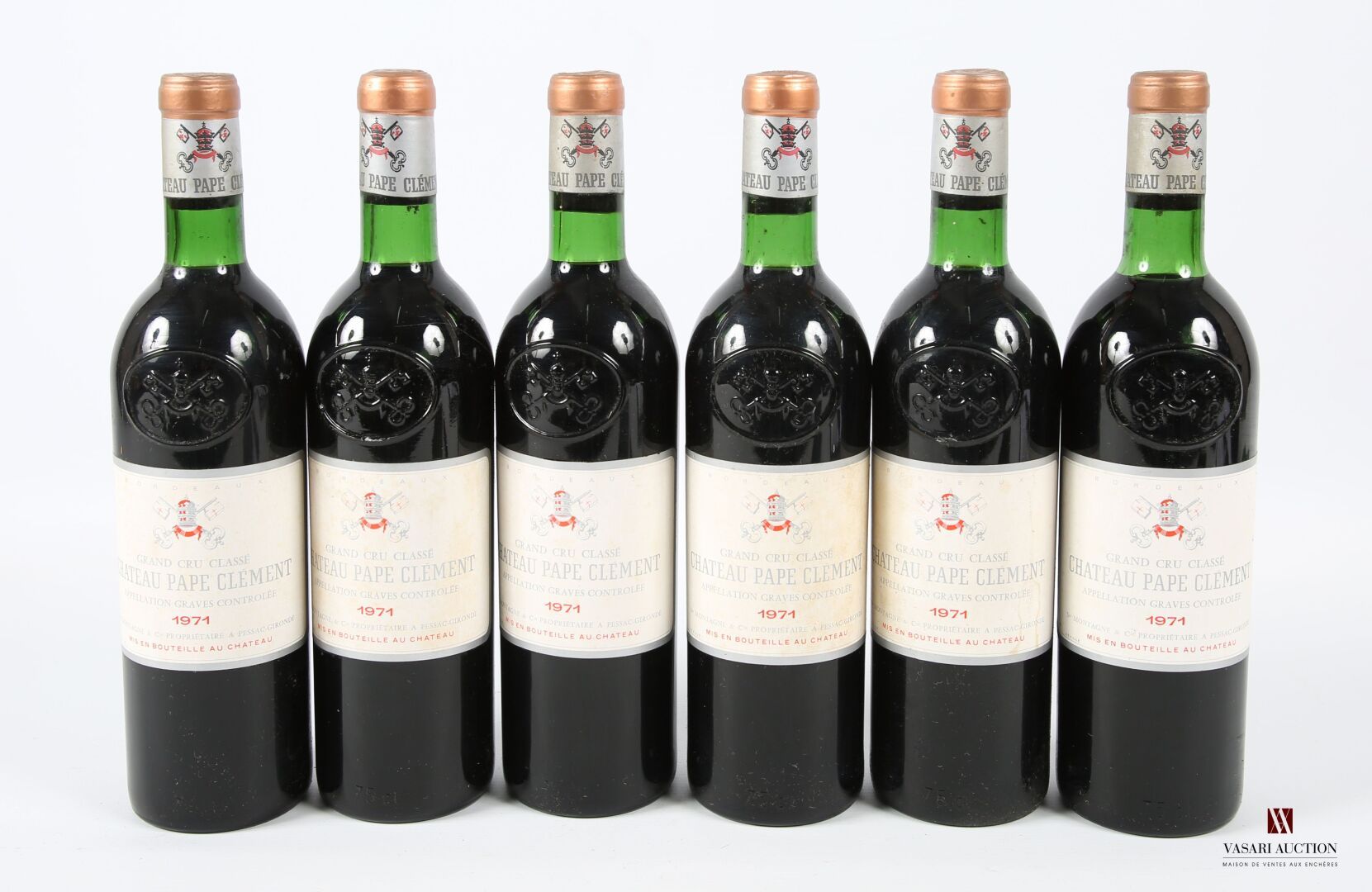 Null 6 bouteilles	Château PAPE CLÉMENT	Graves GCC	1971
	Et. Tachées. N : 5 bas g&hellip;