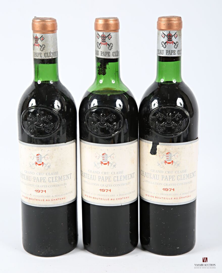 Null 3 瓶 Château PAPE CLÉMENT Graves GCC 1971
	污渍（1处撕裂）。净度：2瓶高肩，1瓶高/中肩。