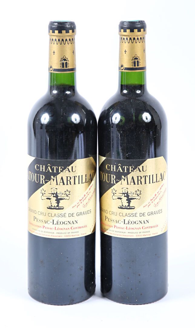Null 2 bottiglie Château LATOUR MARTILLAC Graves GCC 2002
	Et. Un po' macchiato.&hellip;