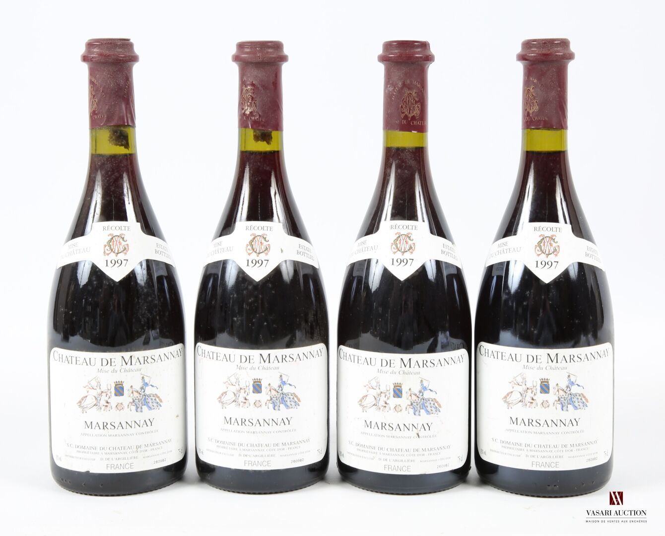 Null 4 bottiglie MARSANNAY mise Château de Marsannay 1997
	Et. Un po' macchiato.&hellip;