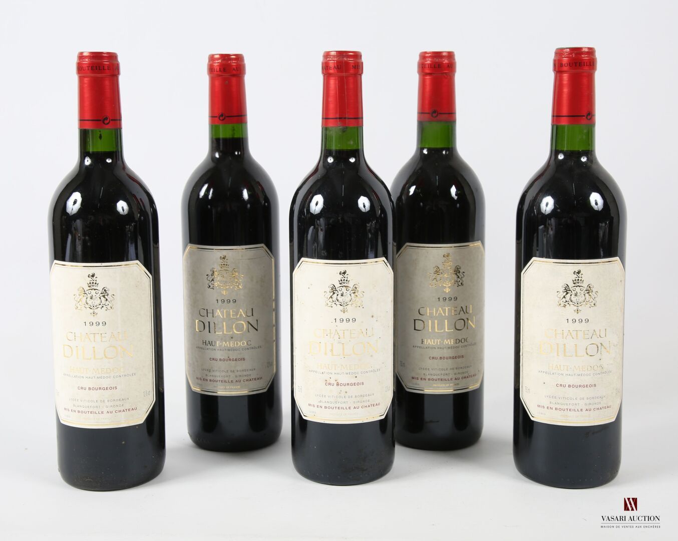Null 5 bouteilles	Château DILLON	Haut Médoc CB	1999
	Et. Un peu tachées. N : 1 m&hellip;