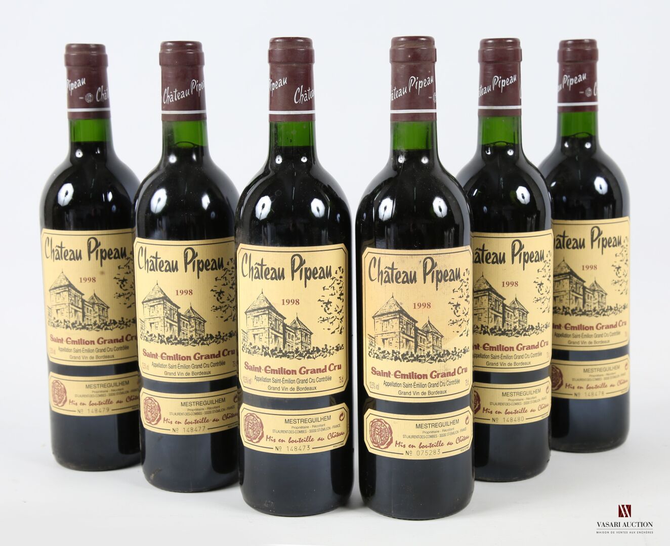 Null 6 bouteilles	Château PIPEAU	St Emilion GC	1998
	Et.: 2 impeccables, 4 un pe&hellip;