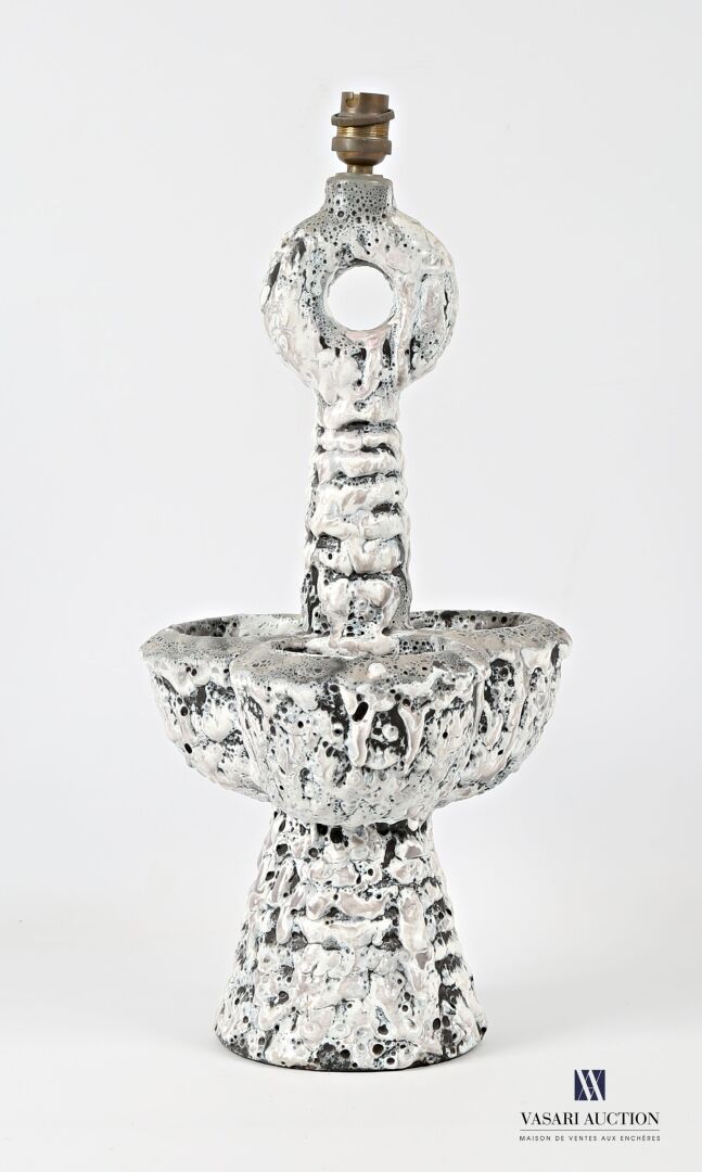 Null VALLAURIS - GIRAUD Louis (1896-1985)
Pied de lampe en céramique à décor gru&hellip;