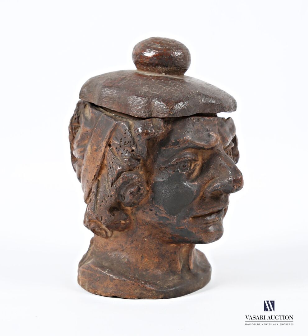 Null Terracotta tobacco pot featuring a rictus face, topped with a carved wooden&hellip;