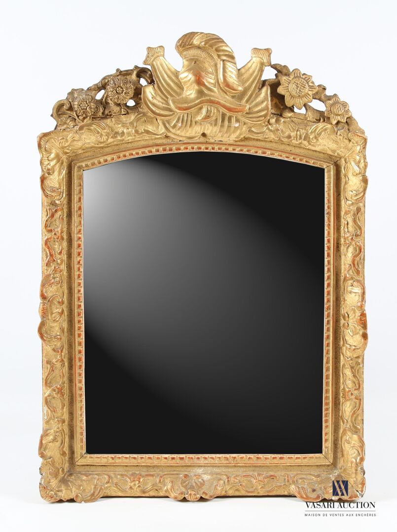 Null Spiegel aus Holz und vergoldetem und geschnitztem Stuck, der Rand gesäumt m&hellip;