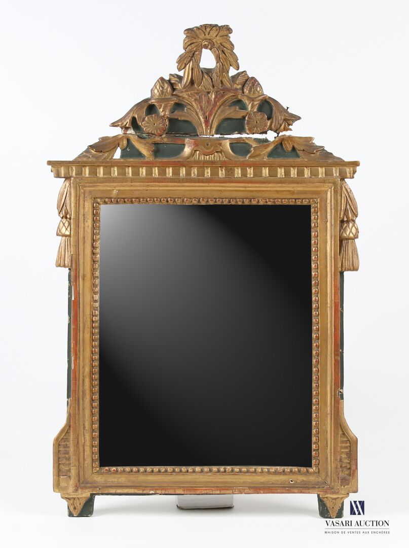 Null Miroir en bois et stuc mouluré, sculpté et peint en doré et vert, la bordur&hellip;
